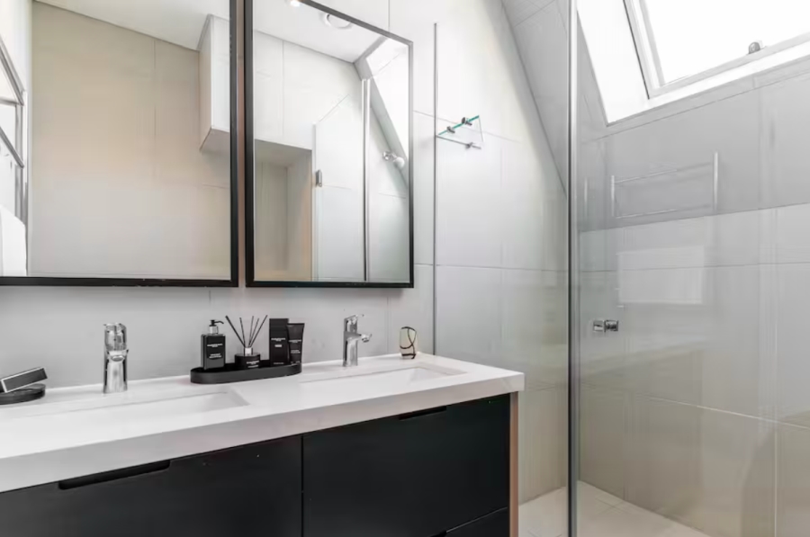 2 Bedroom Property for Sale in Sea Point Western Cape